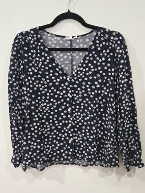 GAP Sz Xs Navy Floral Button-Front V-Neck Top
